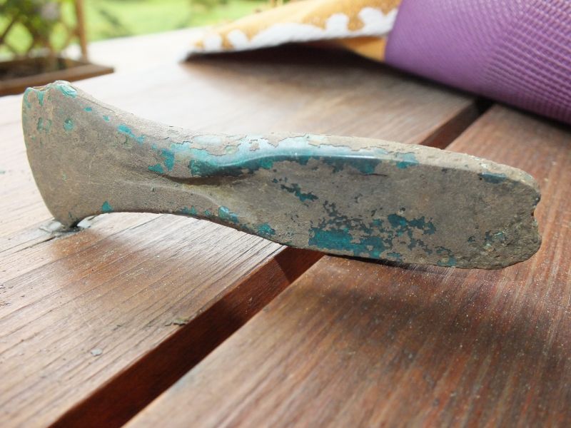 Siekierka wykonana z brązu